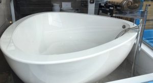 Impractical freestanding bath